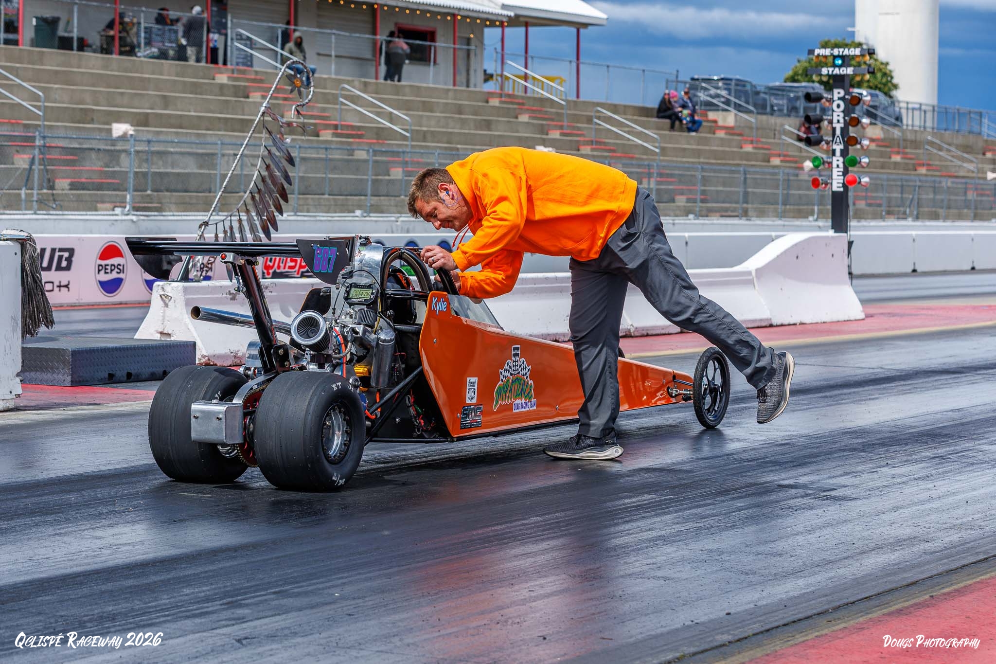 Racing at Qlispé Raceway Park